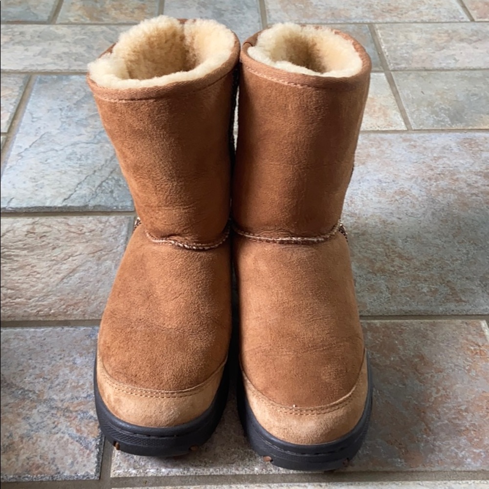 Ugg Chestnut Classic Boots Size 7 GUC